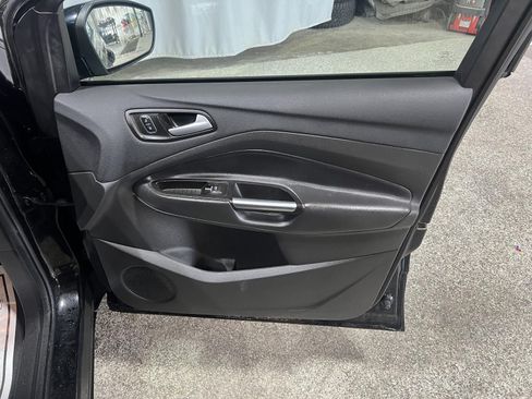 Used 2017 Ford Escape SE w/ Equipment Group 201A AWD/4WD image 19