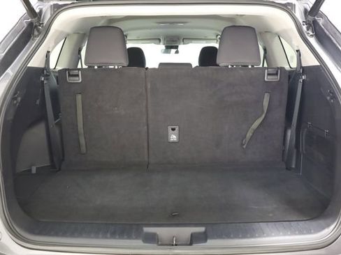 Used 2023 Toyota Highlander LE image 32