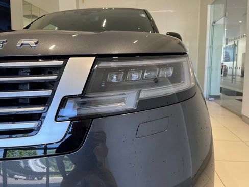 Used 2024 Land Rover Range Rover SV AWD/4WD image 15