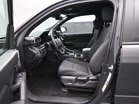 Certified 2025 Toyota Tacoma SR5 AWD/4WD image 9