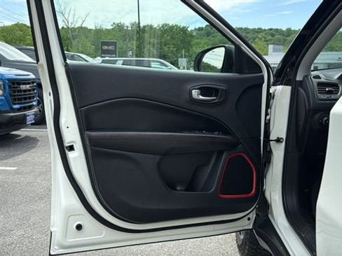 Used 2019 Jeep Compass Trailhawk w/ Leather Interior Group AWD/4WD image 8