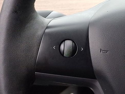 Used 2022 Tesla Model Y Performance image 31