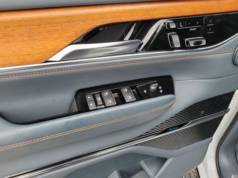 Used 2023 Jeep Grand Wagoneer Series II image 43