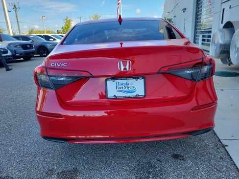 Used 2022 Honda Civic LX image 5