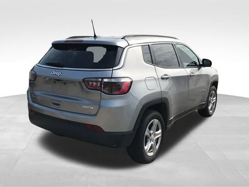 Used 2024 Jeep Compass Latitude AWD/4WD image 2