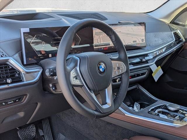 Used 2026 BMW X7 xDrive40i w/ Premium Package AWD/4WD image 3