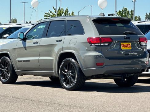 Used 2020 Jeep Grand Cherokee Altitude RWD image 6