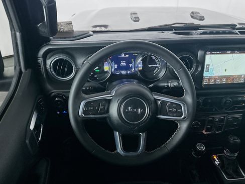 Used 2023 Jeep Wrangler Sahara image 17