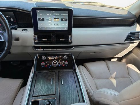 Used 2020 Lincoln Navigator L Reserve w/ Luxury Package image 3