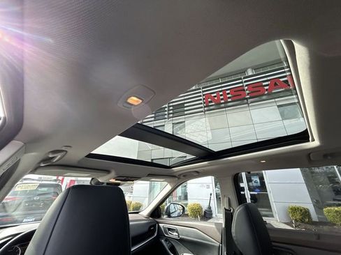 Used 2023 Nissan Rogue SV w/ SV Premium Package image 24