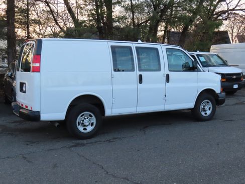 Used 2015 Chevrolet Express 2500 image 20
