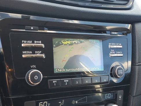Used 2017 Nissan Rogue SV FWD image 18