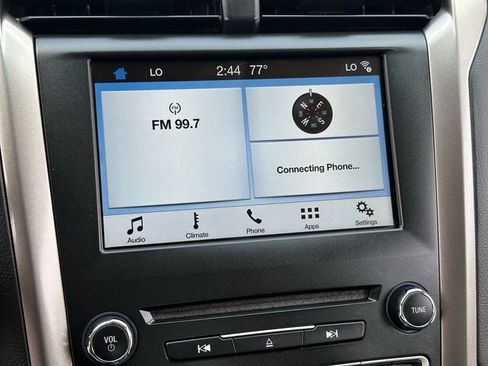 Used 2018 Ford Fusion SE w/ Fusion SE Technology Package FWD image 15