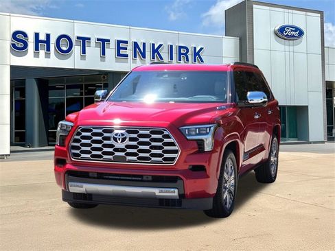 Used 2023 Toyota Sequoia Capstone image 3