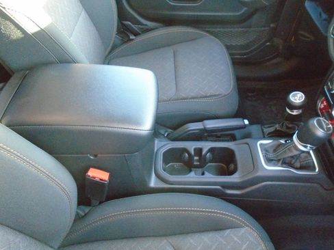 Certified 2024 Jeep Gladiator Mojave w/ Technology Group image 15