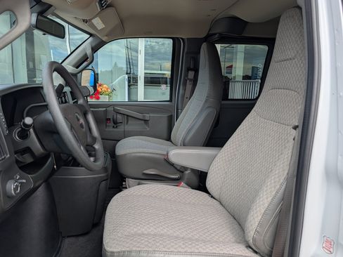 Certified 2025 GMC Savana 3500 LT w/ LT Preferred Equipment Group RWD image 8