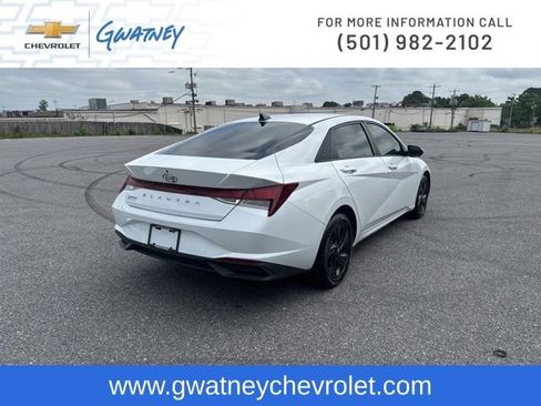 Used 2022 Hyundai Elantra SEL w/ Convenience Package FWD image 5
