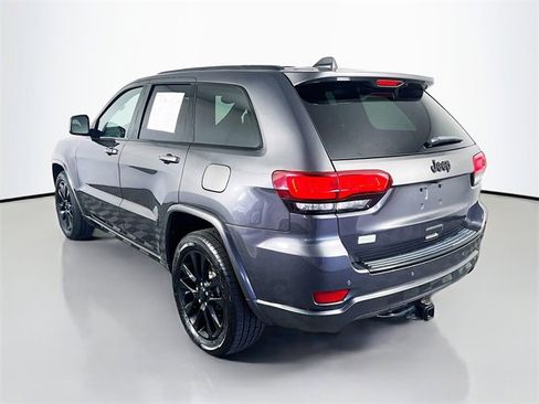 Used 2017 Jeep Grand Cherokee Altitude image 5