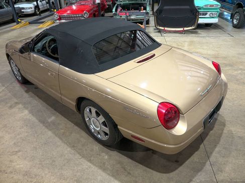 Used 2005 Ford Thunderbird RWD image 30