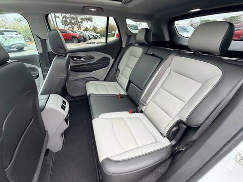 Used 2023 GMC Terrain SLT w/ Infotainment Package II image 17