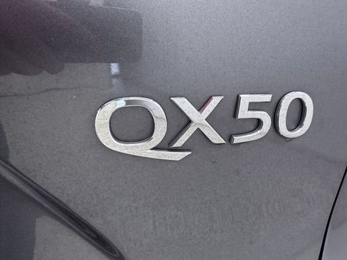 Used 2023 INFINITI QX50 Luxe AWD/4WD image 9