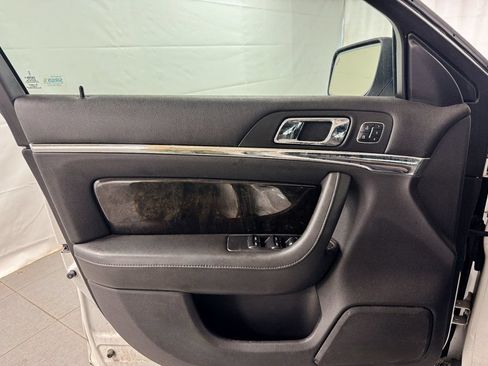 Used 2013 Lincoln MKS AWD image 15