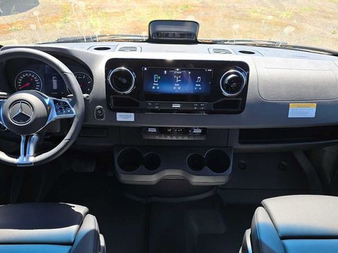 Used 2026 Mercedes-Benz Sprinter 2500 image 17
