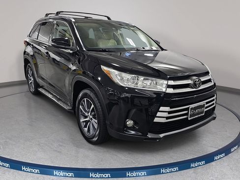 Used 2017 Toyota Highlander XLE FWD image 4