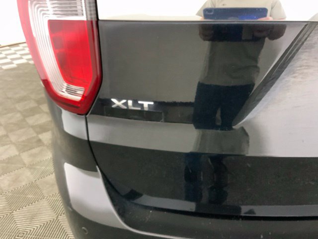 Used 2017 Ford Explorer XLT w/ Equipment Group 202A AWD/4WD image 15