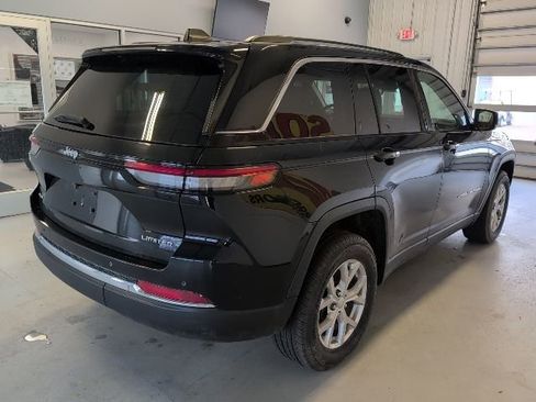 Used 2023 Jeep Grand Cherokee Limited AWD/4WD image 5