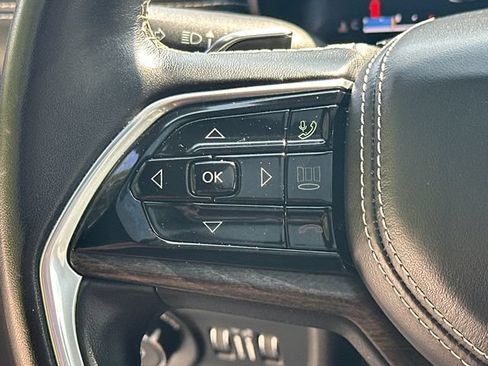 Used 2022 Jeep Grand Cherokee L Overland w/ Luxury Tech Group IV AWD/4WD image 31