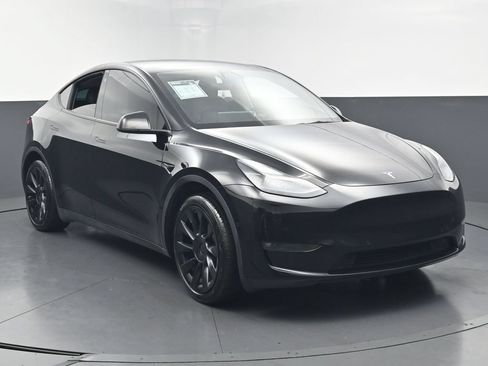 Used 2022 Tesla Model Y Long Range AWD/4WD image 2