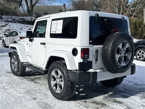 Used 2018 Jeep Wrangler Sahara w/ Connectivity Group image 28