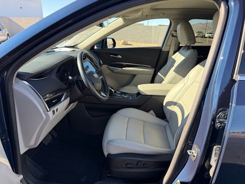 Used 2022 Cadillac XT4 Luxury w/ LPO, Onyx Lite Package image 11