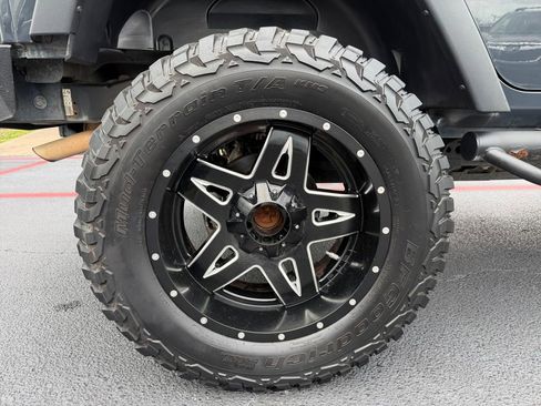 Used 2017 Jeep Wrangler Unlimited Sport w/ Quick Order Package 24S AWD/4WD image 24