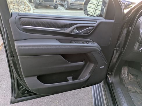 Used 2021 GMC Yukon Denali w/ Denali Premium Package image 13