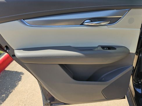 Used 2017 Cadillac XT5 Luxury w/ Driver Awareness Package image 22