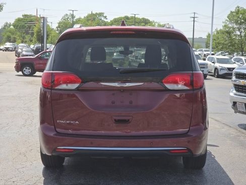 Used 2019 Chrysler Pacifica Touring-L FWD image 10