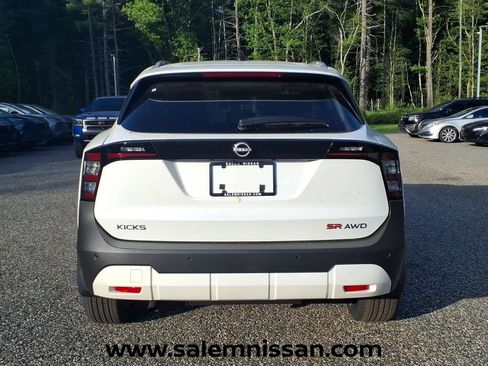 New 2026 Nissan Kicks SR w/ SR Premium Package AWD/4WD image 5