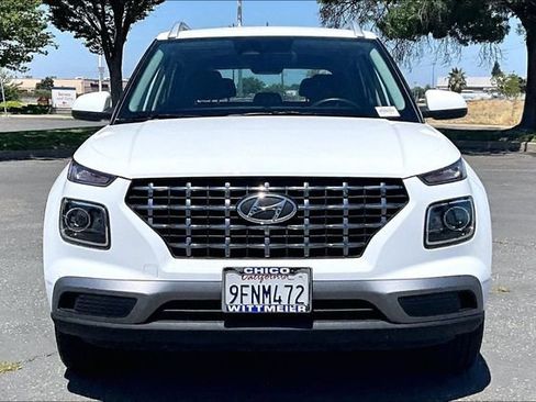 Used 2023 Hyundai Venue SEL FWD image 3