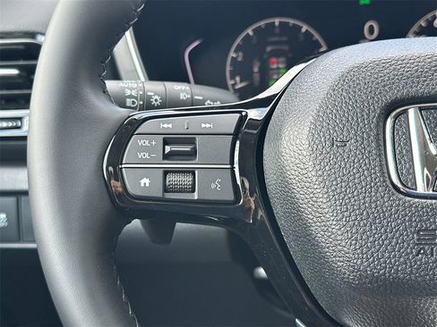 New 2025 Honda Pilot Touring image 23