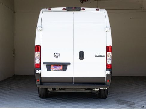 Used 2025 RAM ProMaster 2500 w/ Convenience Group FWD image 11