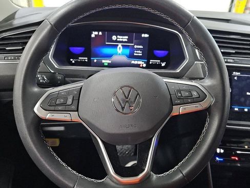 Used 2022 Volkswagen Tiguan SE image 18