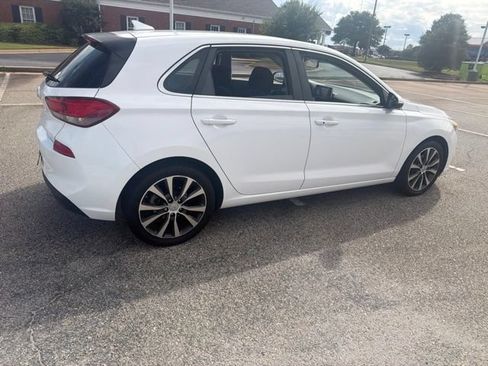 Used 2018 Hyundai Elantra GT w/ Style Package 02 FWD image 9