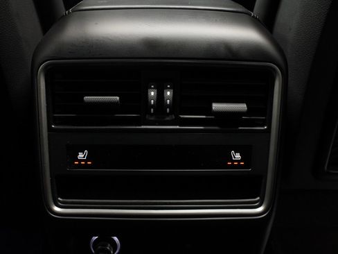 Certified 2025 Porsche Cayenne AWD/4WD image 33