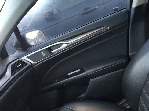 Used 2017 Ford Fusion SE w/ Equipment Group 601A FWD image 9