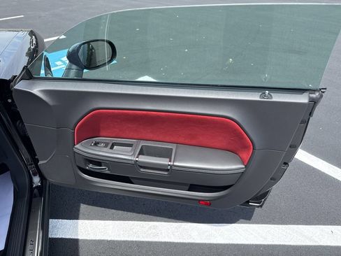 Used 2014 Dodge Challenger SRT8 w/ Harman/Kardon Audio Group RWD image 13