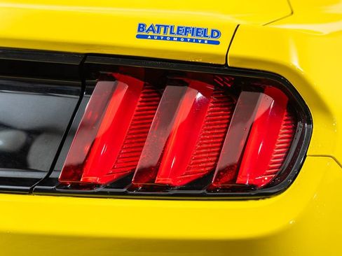 Used 2017 Ford Mustang V6 image 7