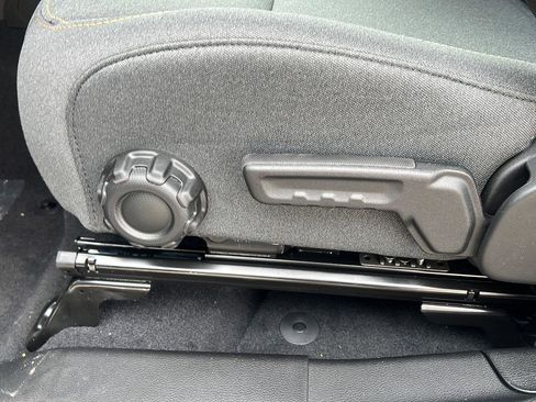 New 2025 Jeep Gladiator Sport image 12