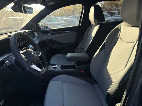 New 2026 Volkswagen Tiguan SE R-Line image 12